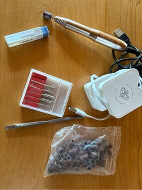 Electric Nail Drill Kit - Silver Handpiece with Accessories